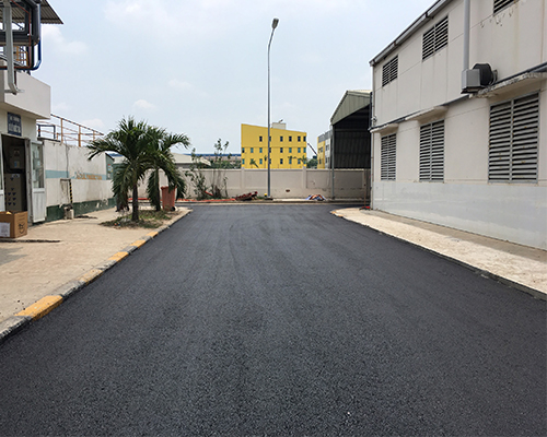 Hình ảnh thi công trải thảm nhựa bên trong khu công nghiệp Hình ảnh thi công trải thảm nhựa bên trong khu công nghiệp