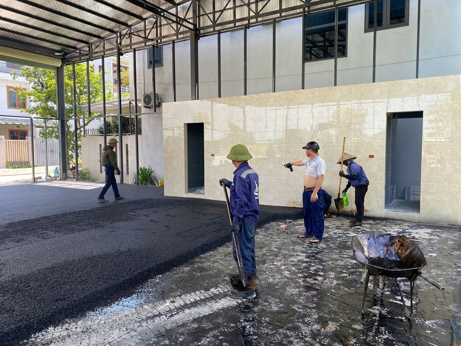 Quy trình rải thảm bê tông nhựa nóng khu trung tâm thương mại - Mai Anh